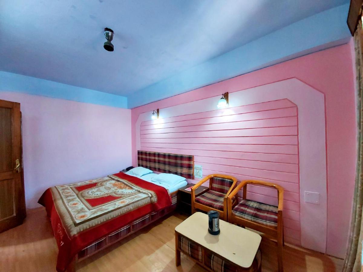 Goroomgo Radha Continental Nainital Esterno foto