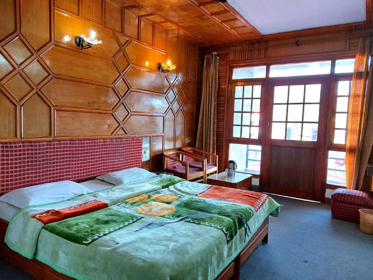 Goroomgo Radha Continental Nainital Esterno foto